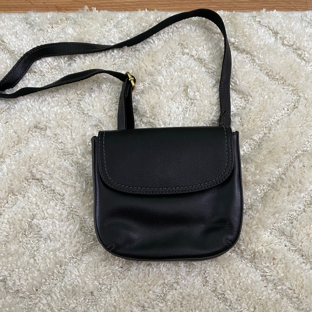 NWOT Fossil Black Leather Crossbody Belt Bag Convertible Flap Purse Adjustable